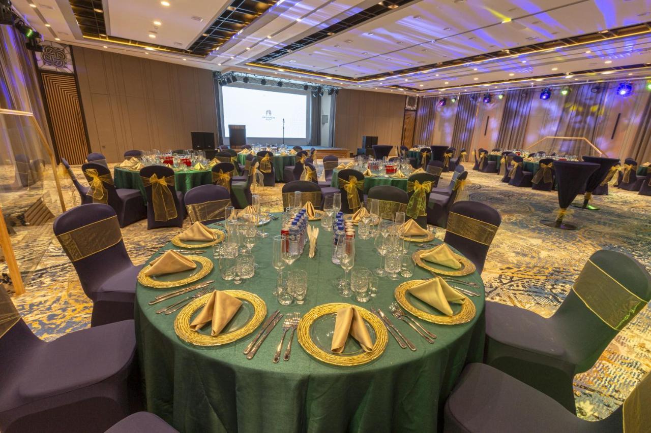 Millennium Plaza Hotel & Mall אולן בטור מראה חיצוני תמונה