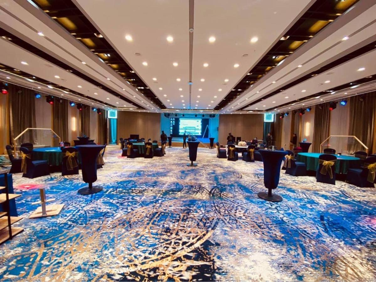 Millennium Plaza Hotel & Mall אולן בטור מראה חיצוני תמונה